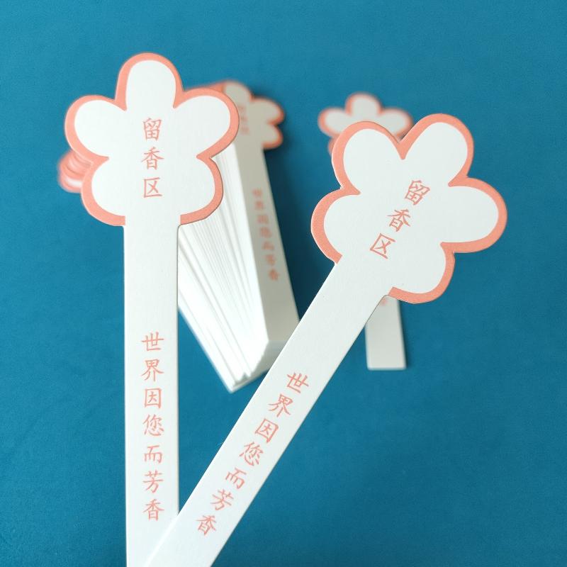 Perfume Fragrance Test - 10 枚の花の形をした香水テストストリップ、空白の書き込みエリア付き、ポータブルフレグランステスター紙、ショップ、家庭の香りテスト用